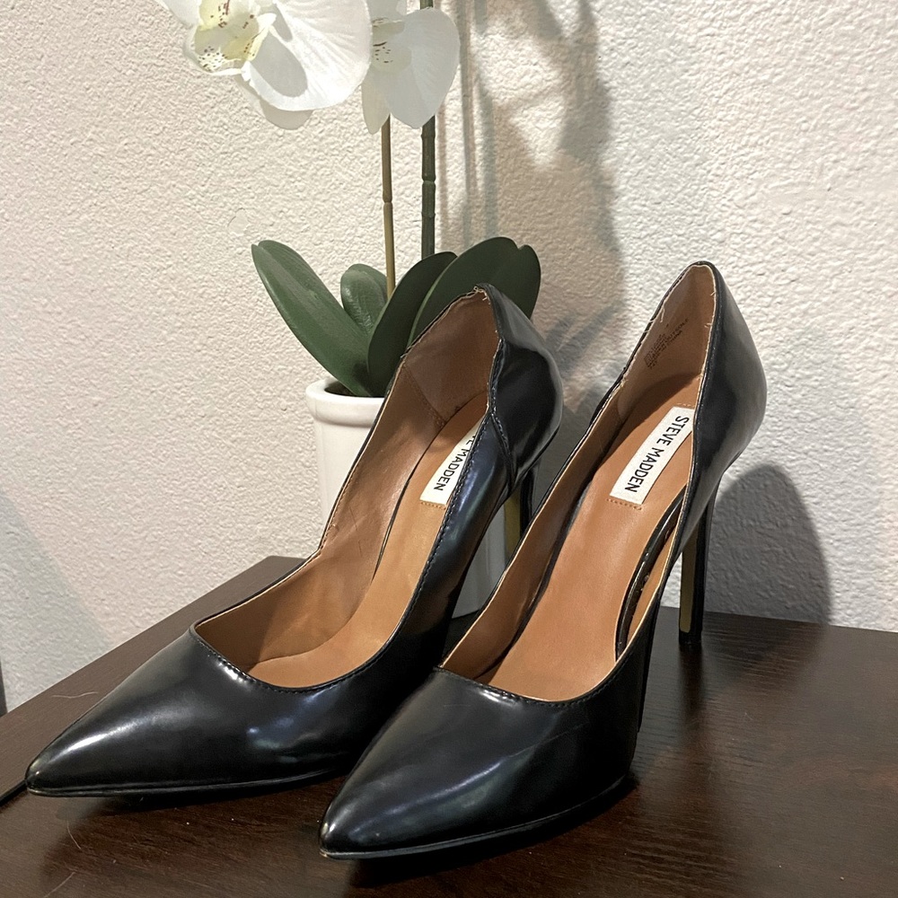 STEVE MADDEN “Pallass” Heels